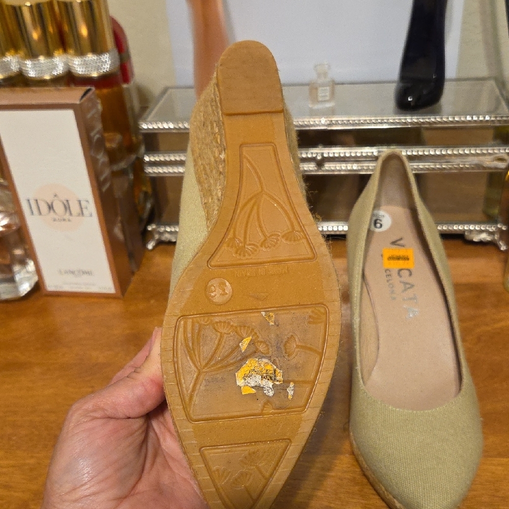 VISCATA Olive Green Pointed-Toe Women's Pumps - Picture 3 of 3